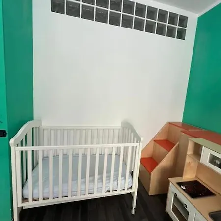 Nathan House, Due