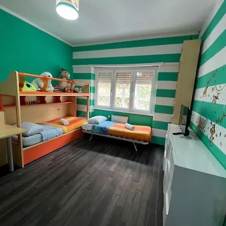 Nathan House, Due * Roma