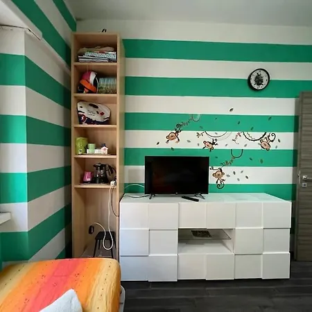 Nathan House, Due Roma