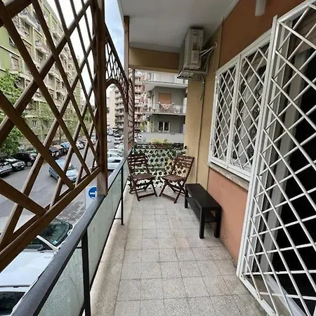 Nathan House, Due Apartment